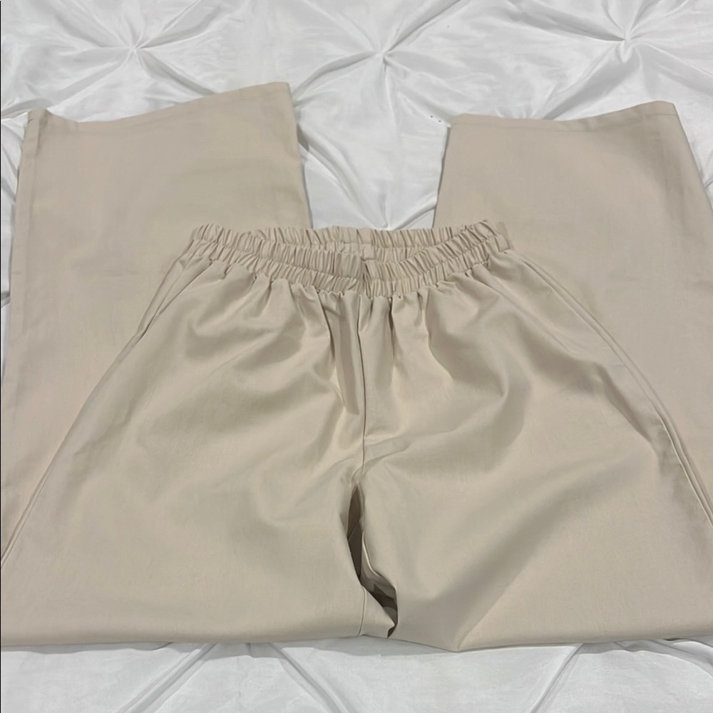 PrettyLittleThing Cream Two Piece Top Wide Leg Pants Set 2/4 - Picture 4 of 9